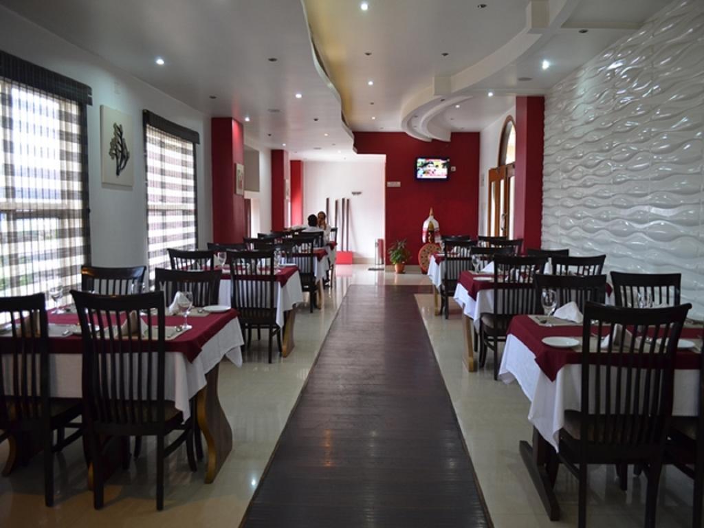 Hotel Rajdhani Regency Guwahati Buitenkant foto