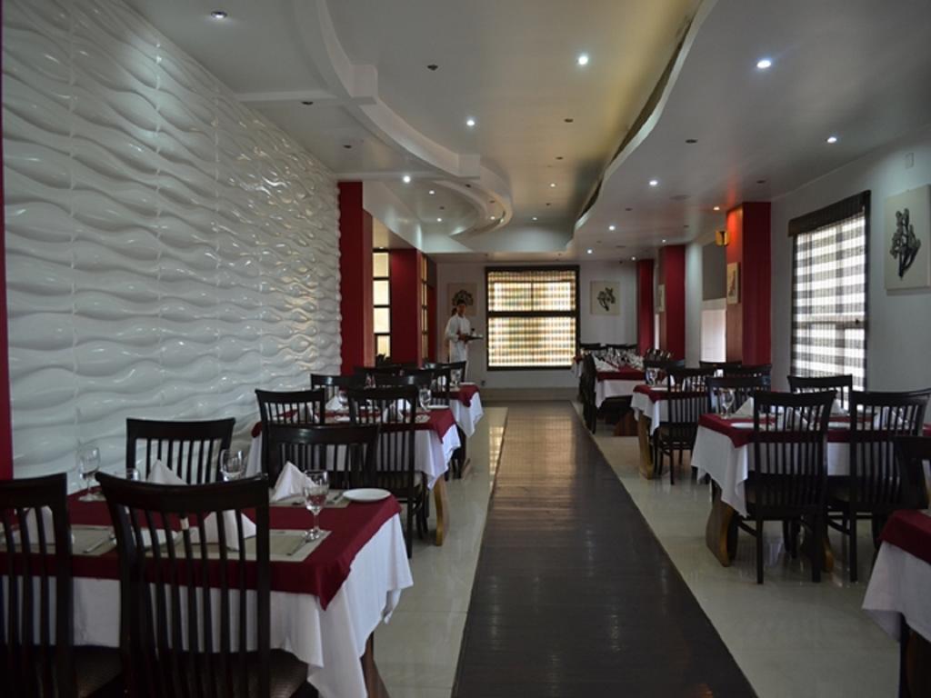 Hotel Rajdhani Regency Guwahati Buitenkant foto