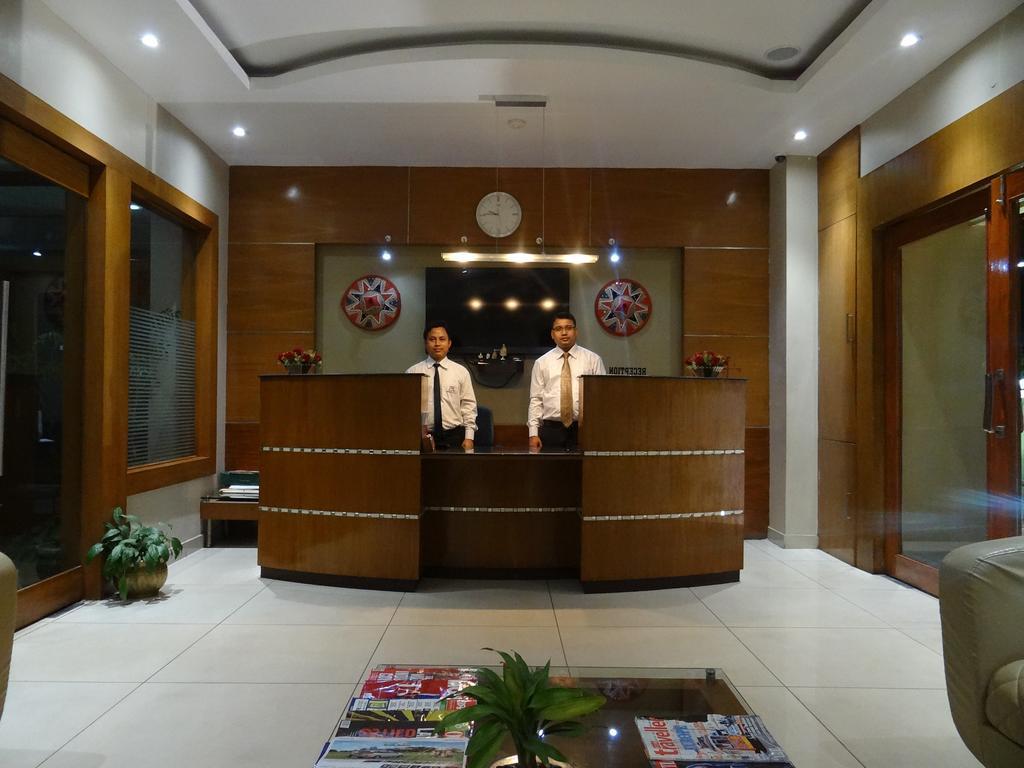 Hotel Rajdhani Regency Guwahati Buitenkant foto